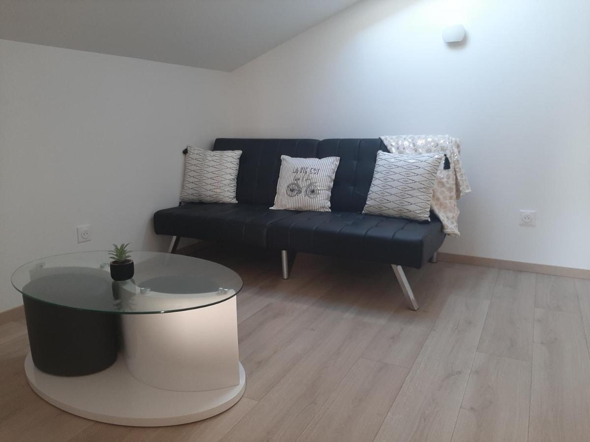 Logement Confortable Dans Residence Privee A Amplepuis Eksteriør billede